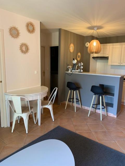Appartement Cosy Avec Climatisation Reversible Golf De Saumane Екстер'єр фото